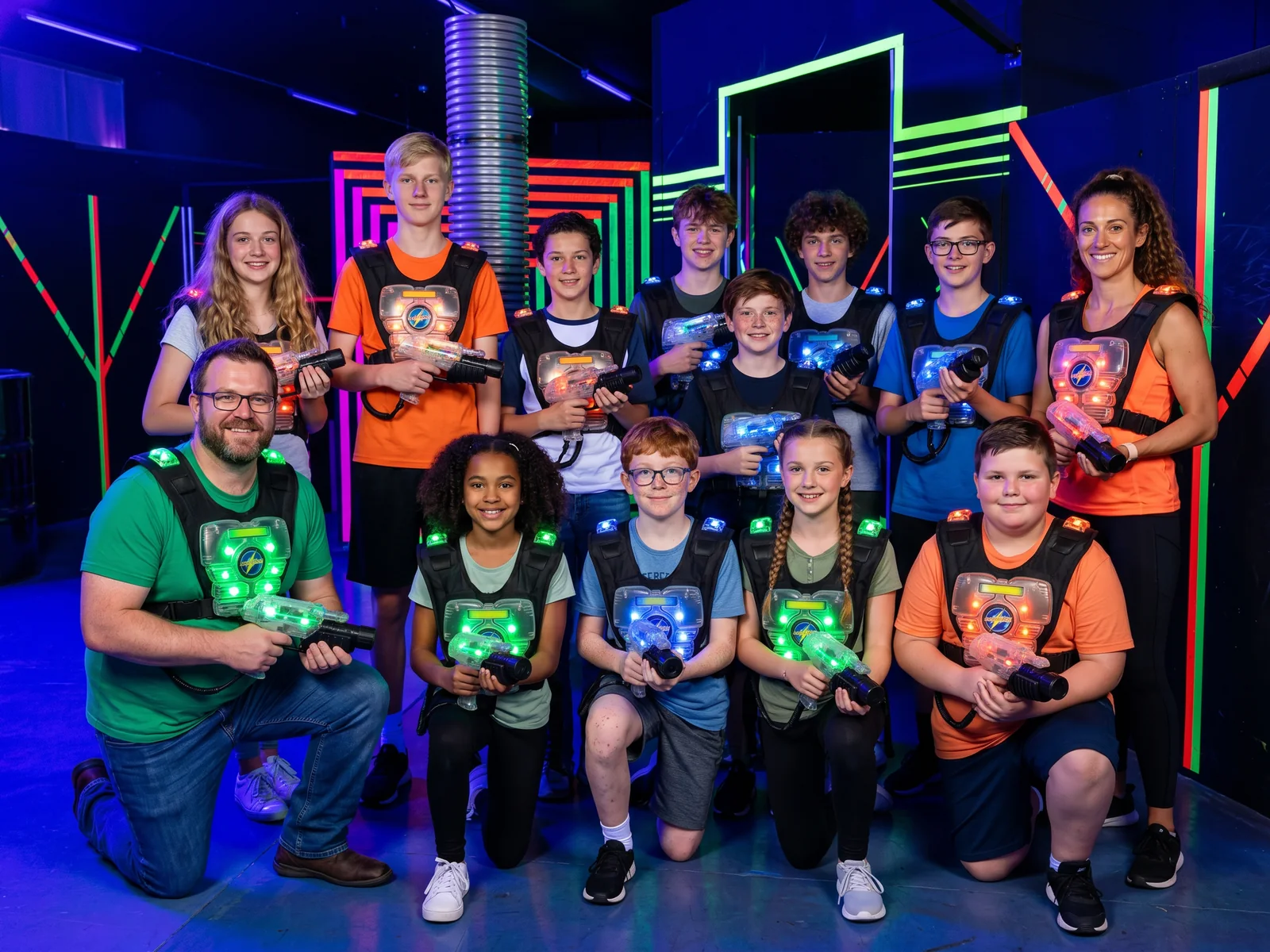 Gruppe beim Lasertag – mit dem Parkeintritt unbegrenzt